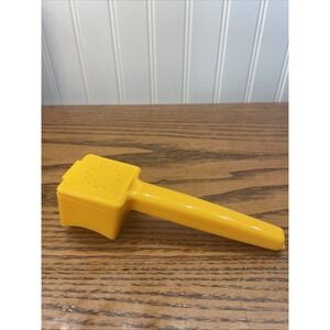 Tupperware Corn Hugger Butter Up with Salt Shaker